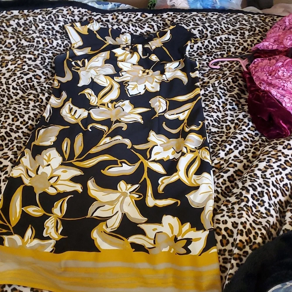 Black & Gold floral dress - Picture 1 of 12